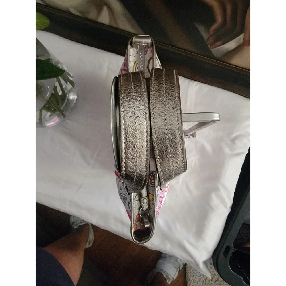 Coach‎ Poppy Graffiti Tote Bag Metallic Silver Pink Multicolor F15712
Beautiful - Picture 6 of 9